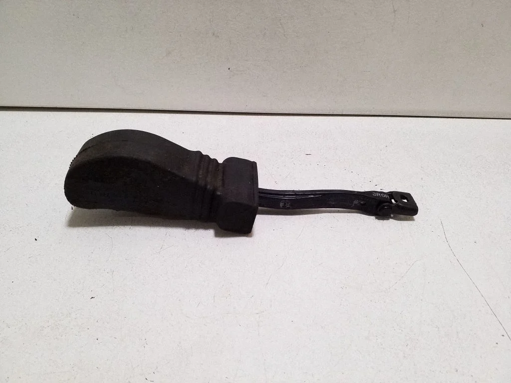 Tagaukse avamispiiraja 8R0839249F