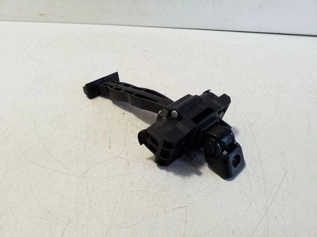 Rear door check strap stopper 7499229
