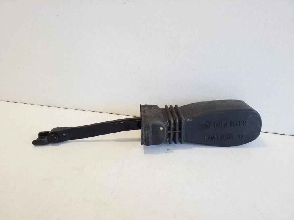 Aizmugurējo durvju atvēršanas ierobežotājs 8T8839249C