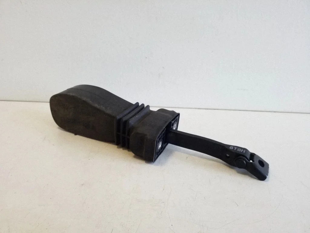 Aizmugurējo durvju atvēršanas ierobežotājs 8T8839249C