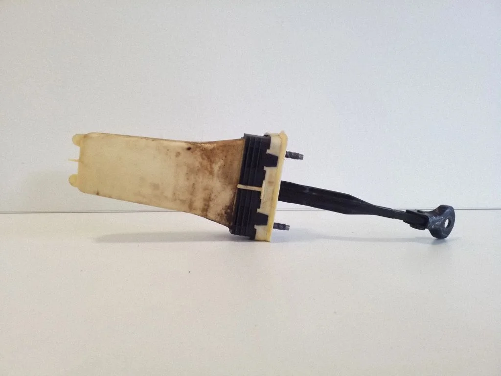 Rear door check strap stopper – Land Rover Evoque II (2019-)