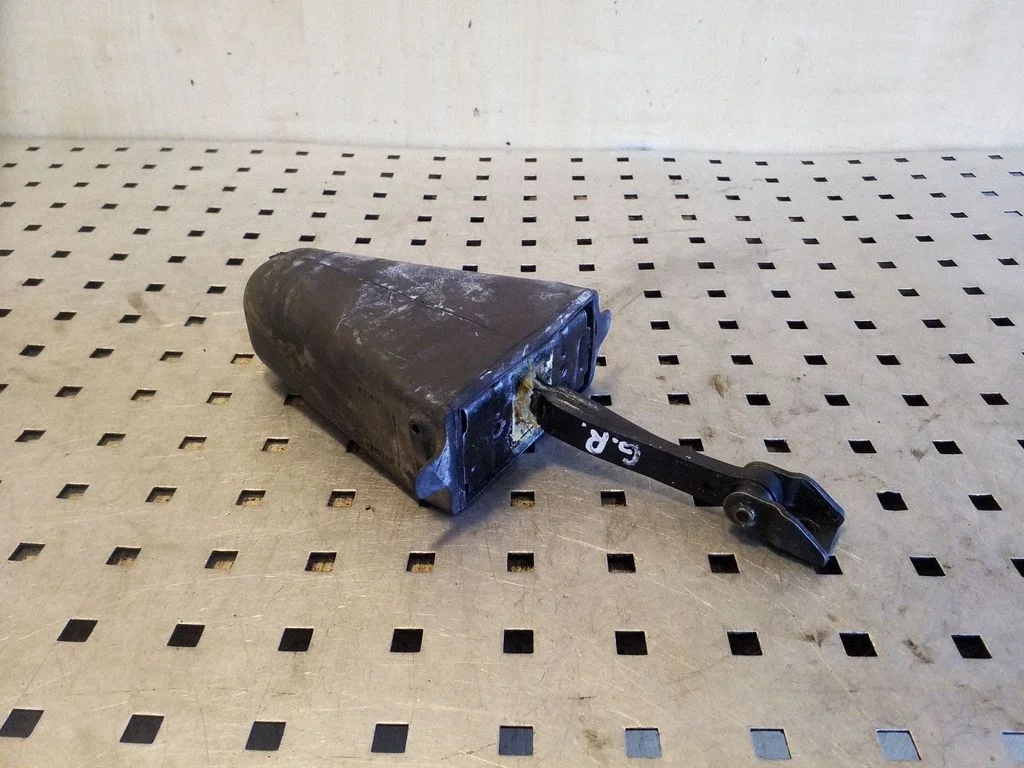 Rear door check strap stopper 51218402561