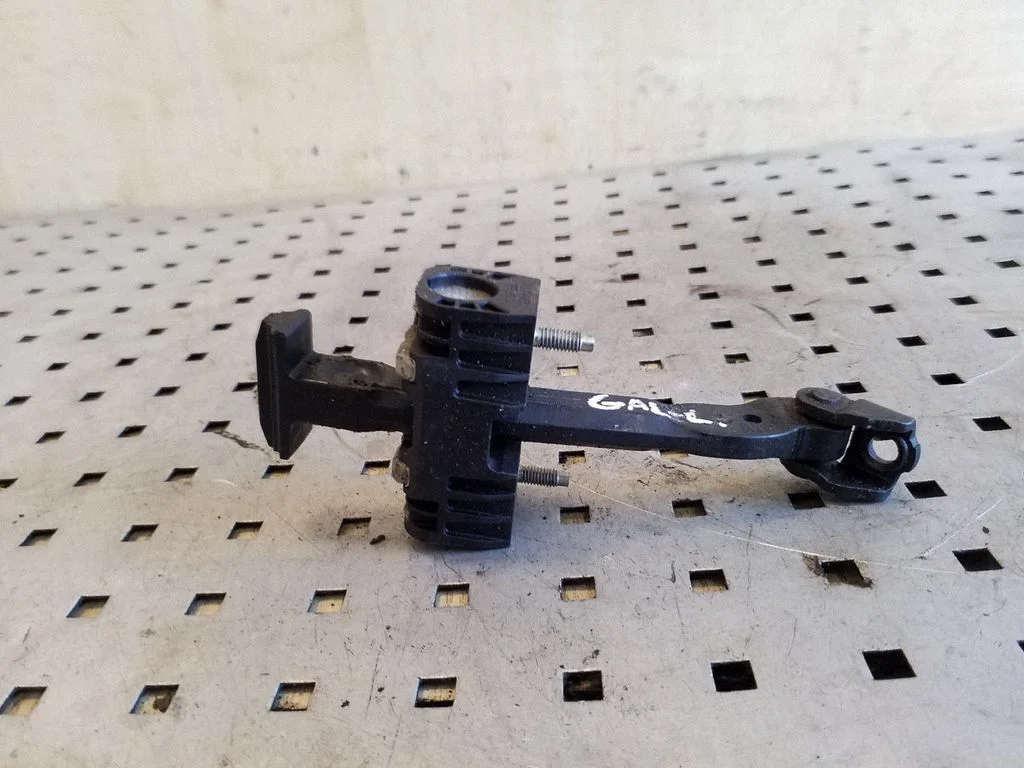 Rear door check strap stopper – Volvo V70 (2005-2008)