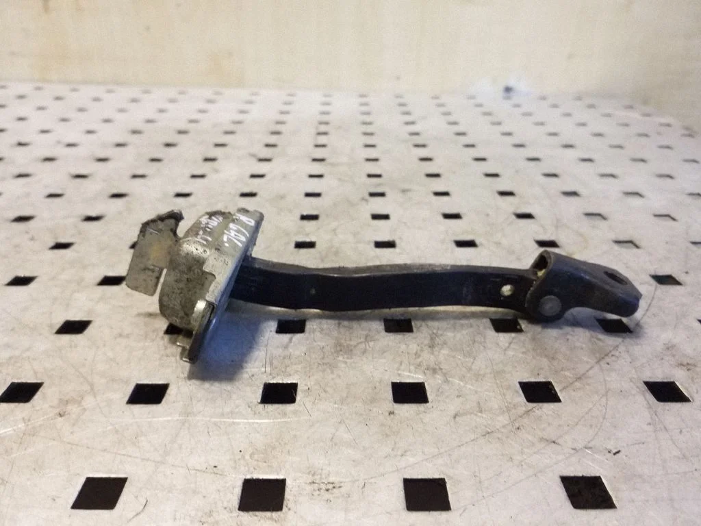 Rear door check strap stopper – Toyota RAV 4 (XA30) (2006-2016)