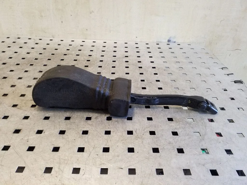 Rear door check strap stopper – Audi Q5 SQ5 8R (2008-2017)