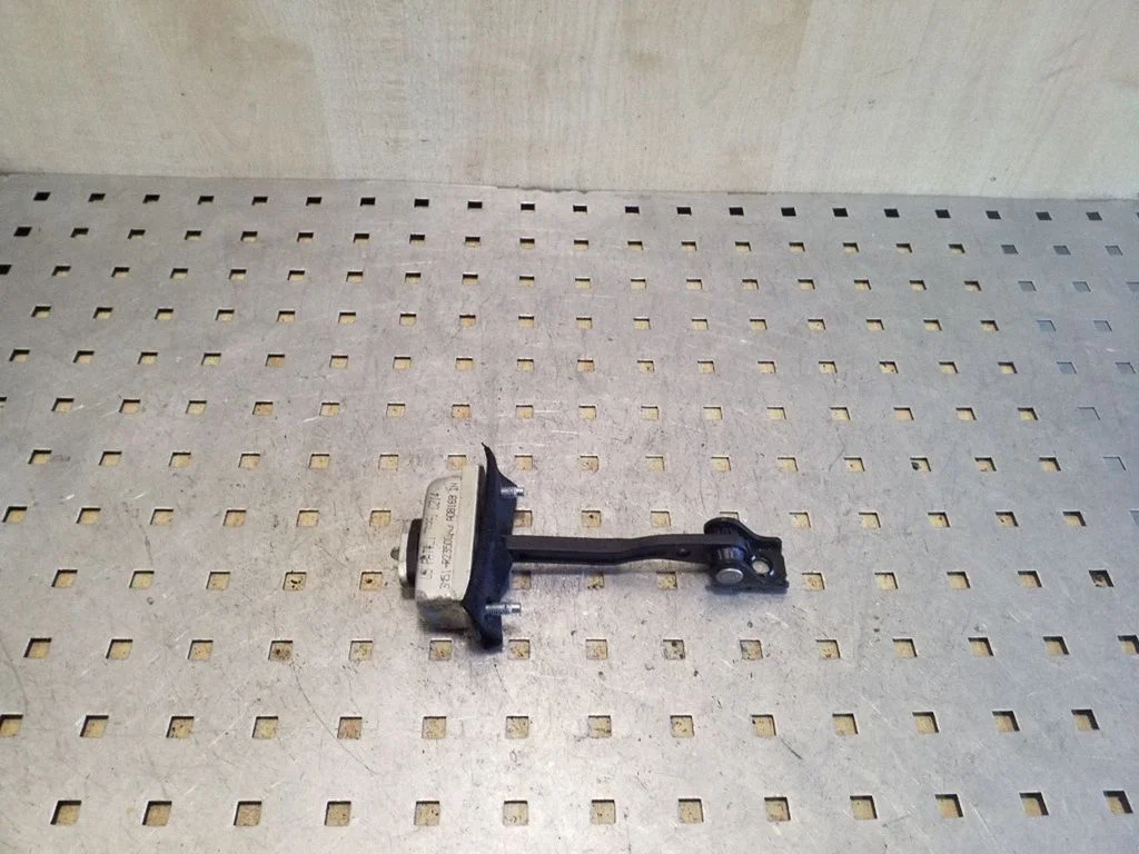 Tagaukse avamispiiraja 3M51R23500AG