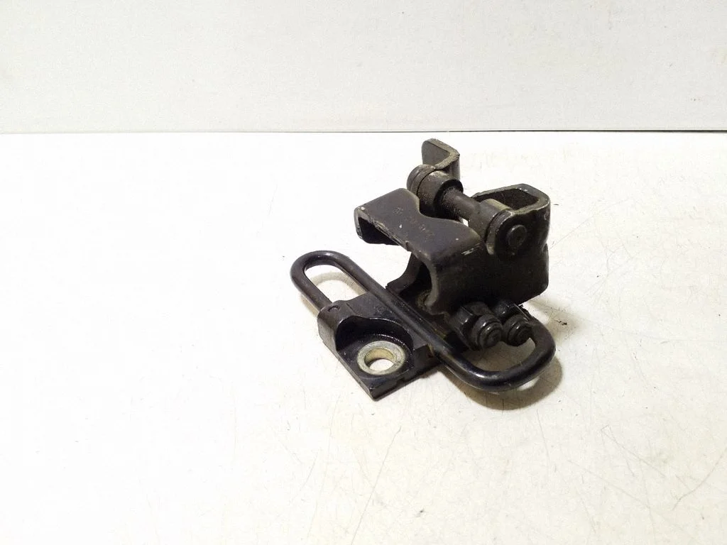 Rear door lower hinge – Volkswagen Golf Plus (2005-2013)