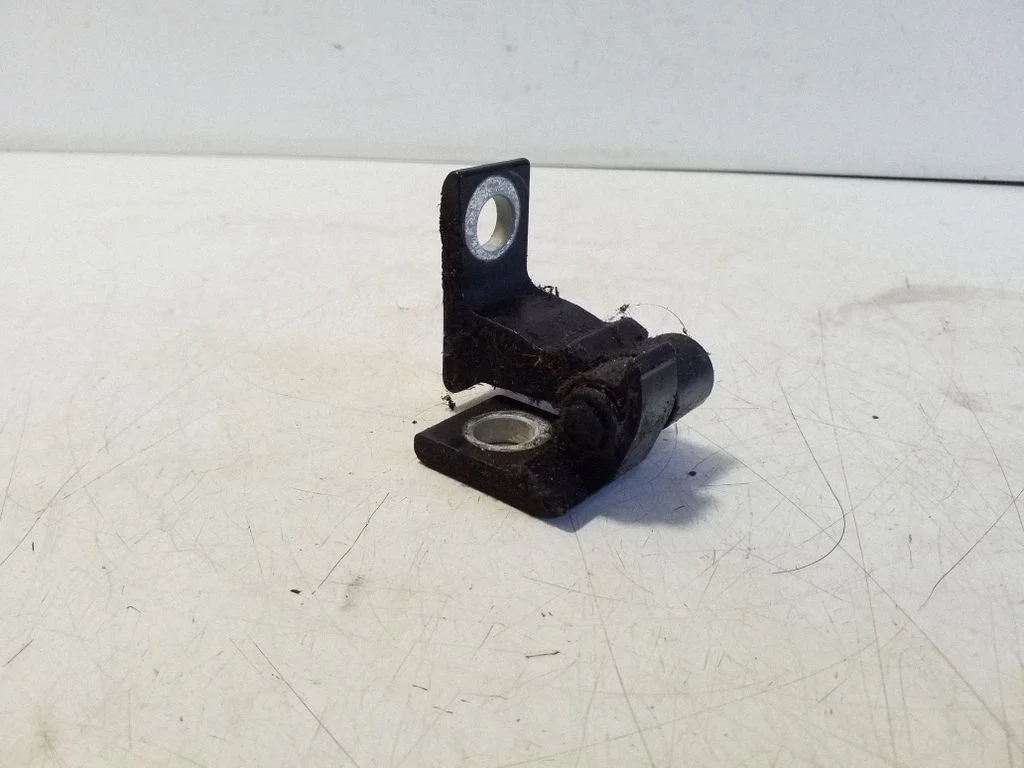 Aizmugurējā apakšējā eņģe 8X4833406B