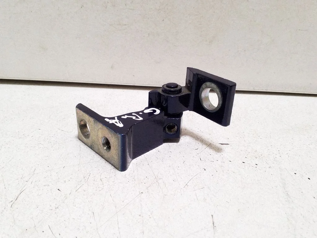 Rear door lower hinge 5H0833402