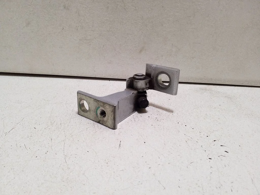Rear door lower hinge 8V5833404C