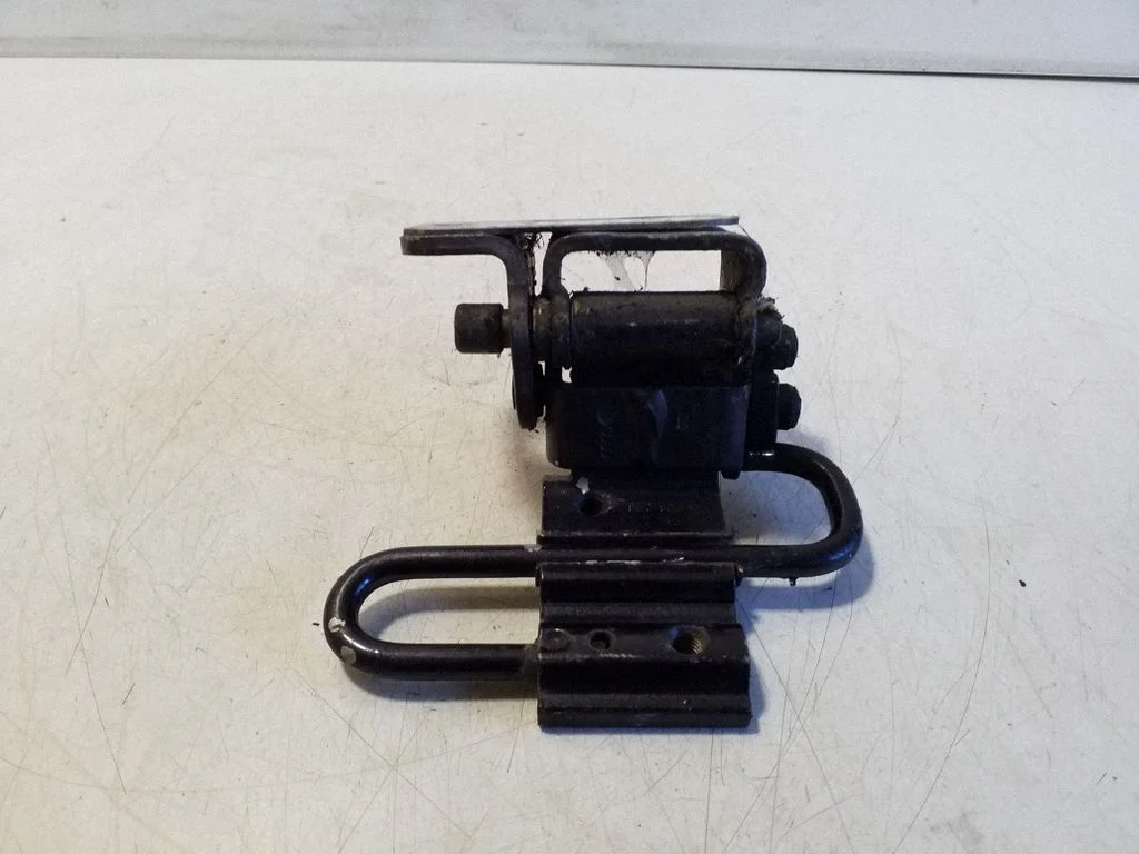 Rear door lower hinge 8E0833411