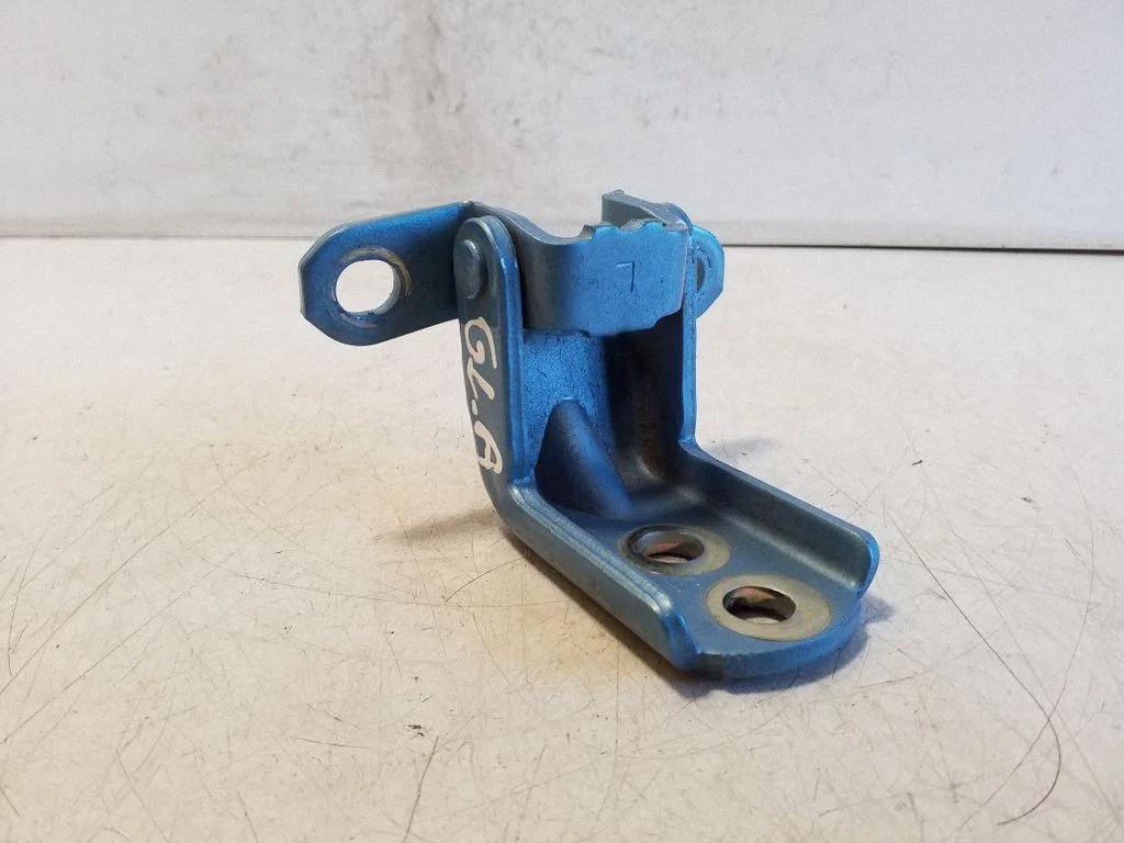 Rear door lower hinge – Nissan Leaf I (ZE0) (2010-2017)