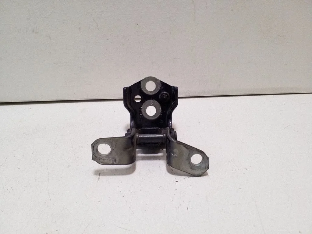 Rear door lower hinge – Ford Ranger IV (2022-)