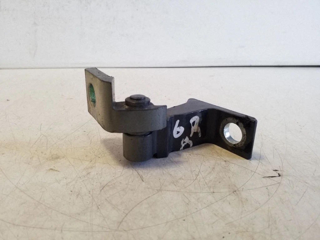 Rear door lower hinge – Volkswagen Tiguan Allspace (2017-)