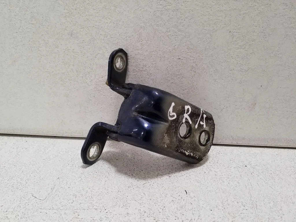 Rear door lower hinge – right
