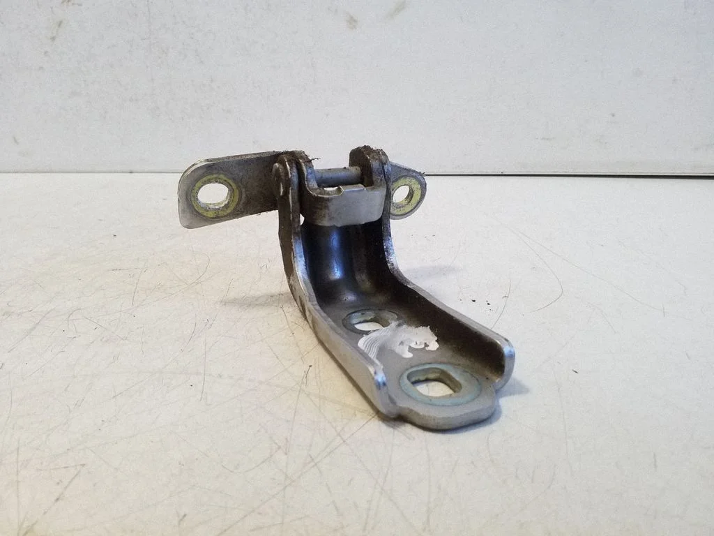Rear door lower hinge P12168 – Opel Ampera (2011-)