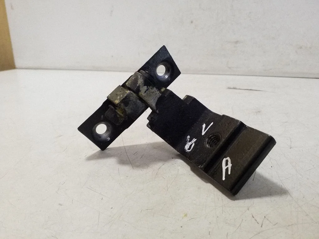 Rear door lower hinge – BMW X5 F15 (2013-2017)