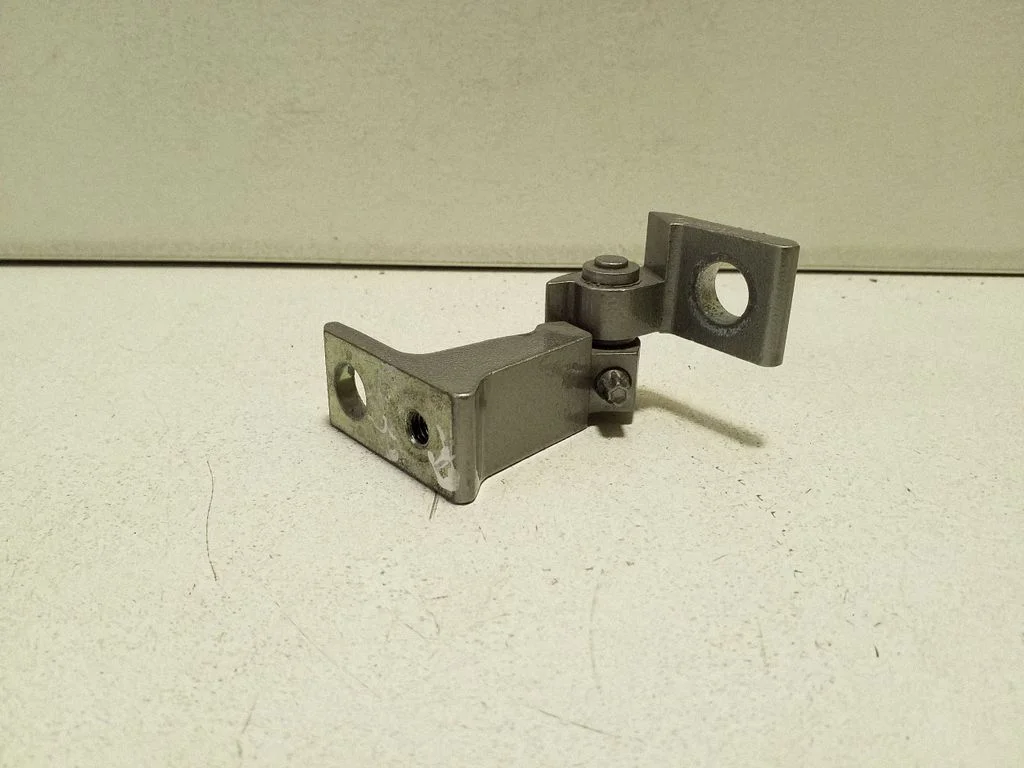 Rear door lower hinge – Volkswagen Tiguan Allspace (2017-)