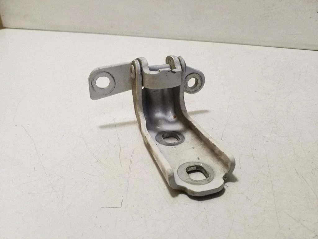 Rear door lower hinge – left