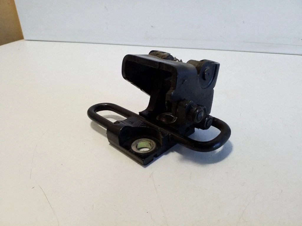 Rear door lower hinge – Volkswagen Golf Plus (2005-2013)
