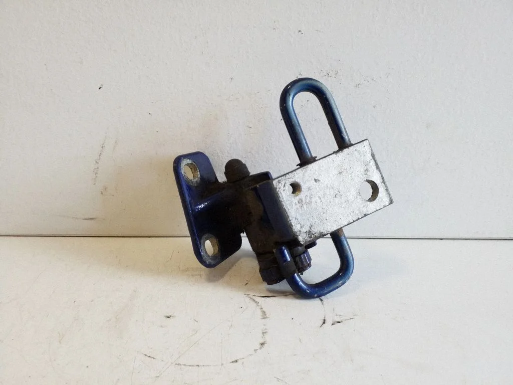 Aizmugurējā apakšējā eņģe 3C4833411