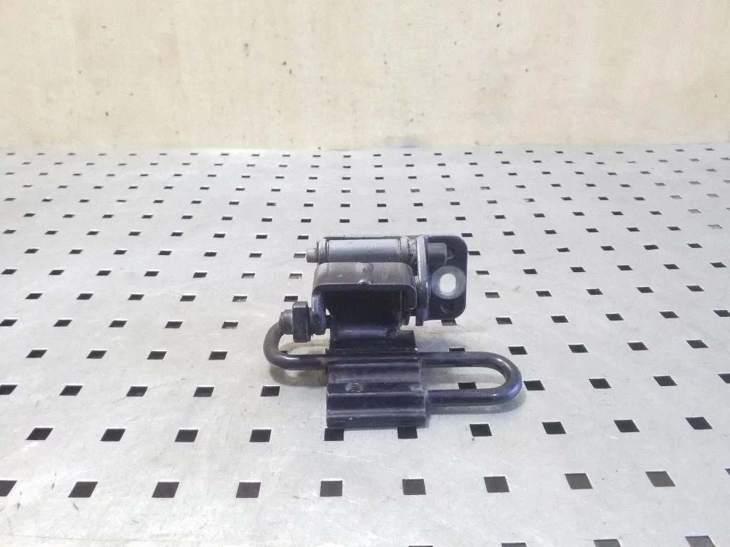 Rear door lower hinge 4B0833412B