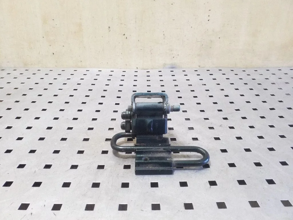 Rear door lower hinge 4B0833412B