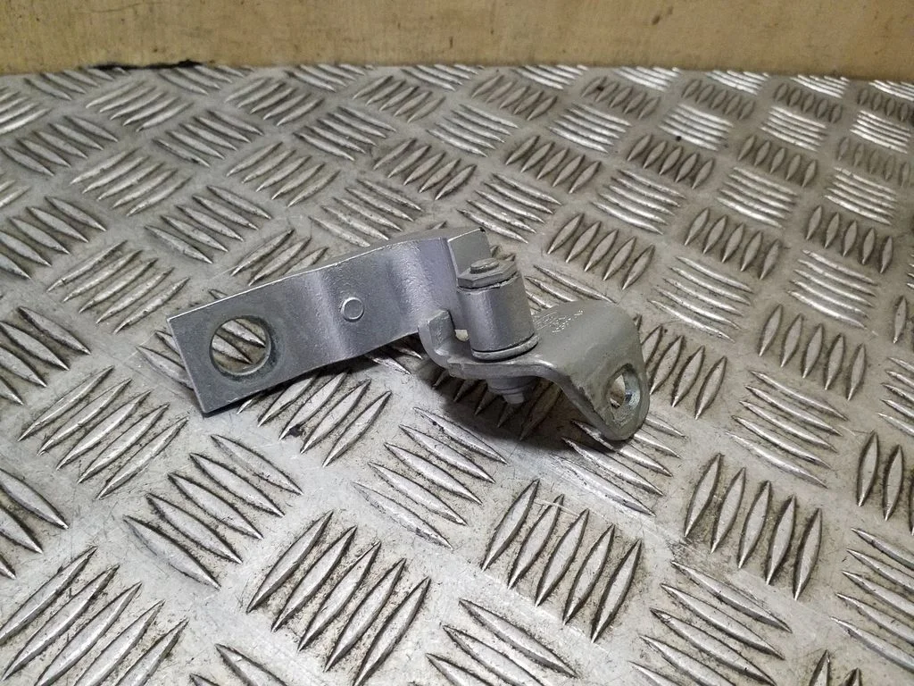 Rear door lower hinge 7S7AA26810AF