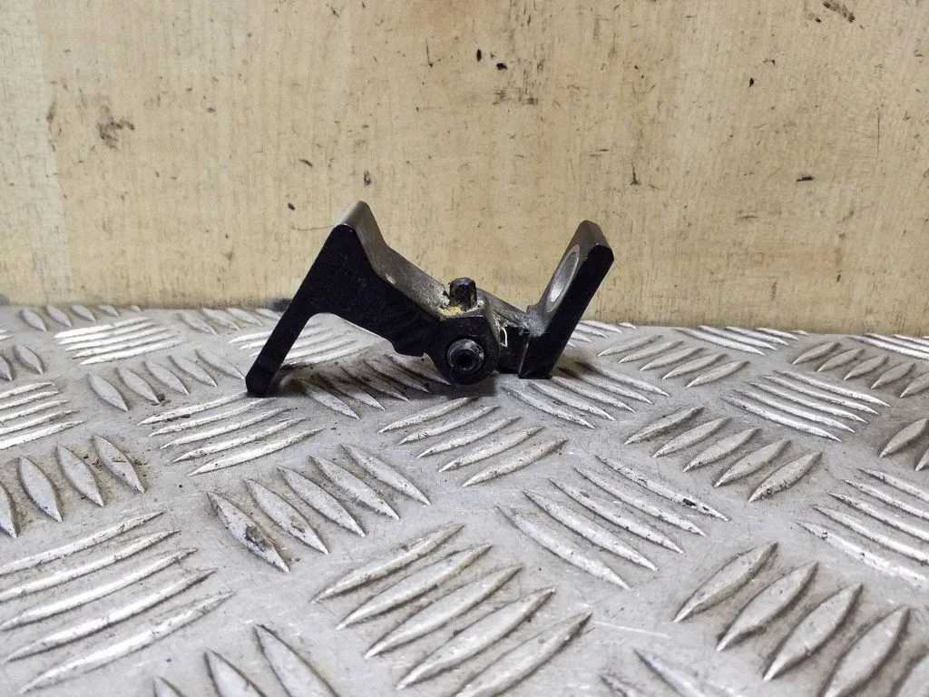 Rear door lower hinge – Volkswagen Tiguan (2007-2016)