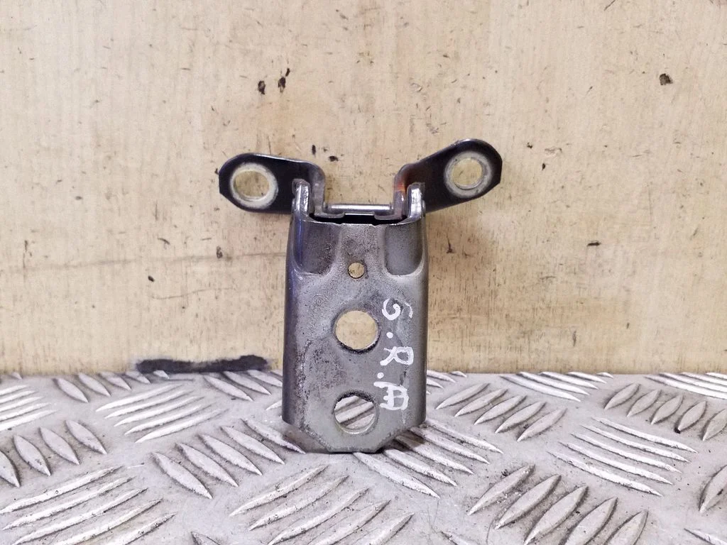 Rear door lower hinge – right