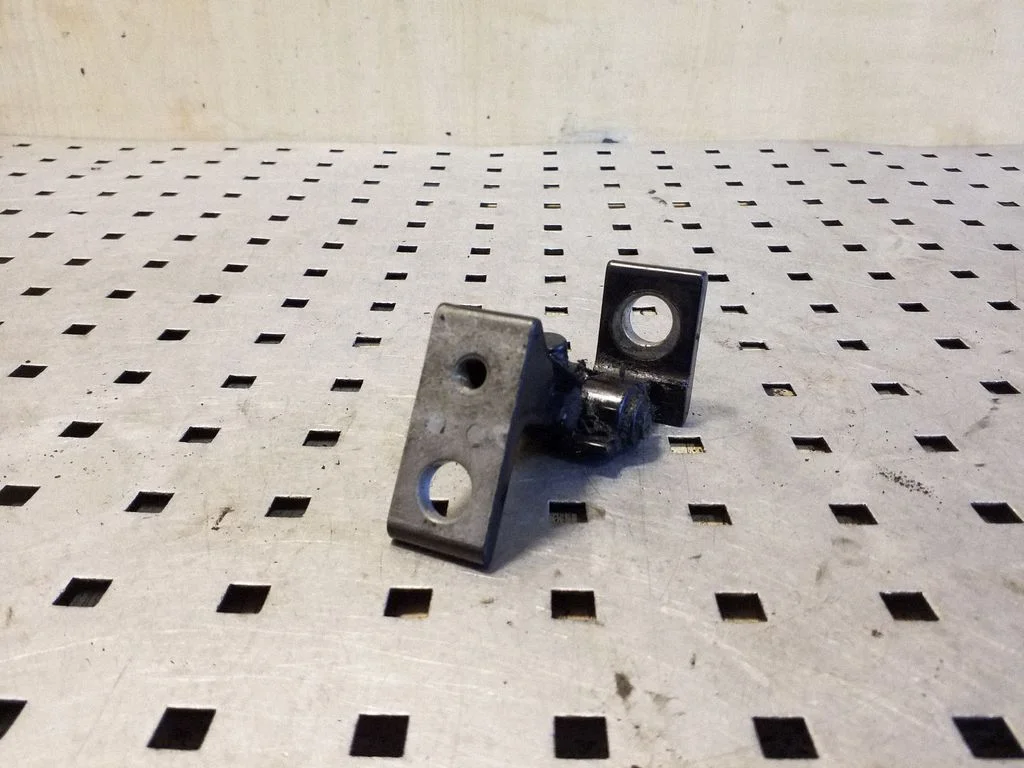 Rear door lower hinge 4H0831401 – Audi A8 S8 D4 4H (2010-2016)