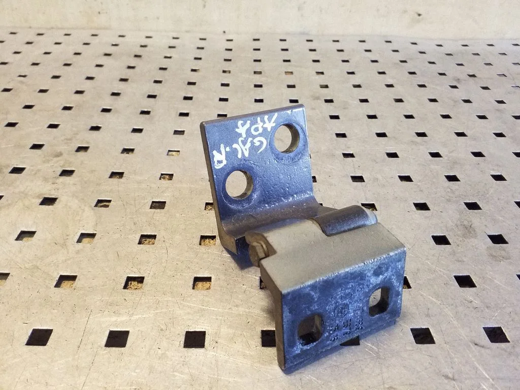 Rear door lower hinge 41528265170