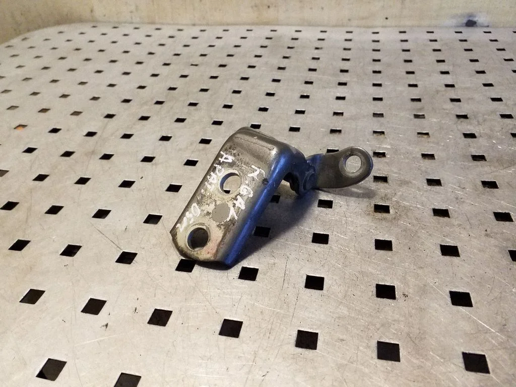 Rear door lower hinge – right