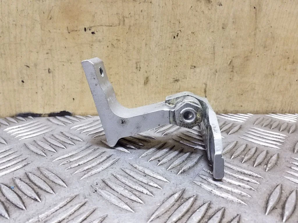 Rear door lower hinge – Volvo S60 (2011-2013)