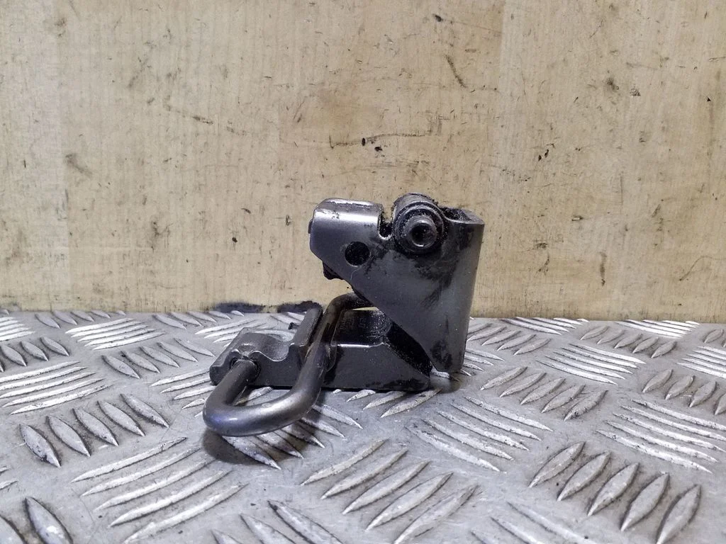 Rear door lower hinge 1T0833412C
