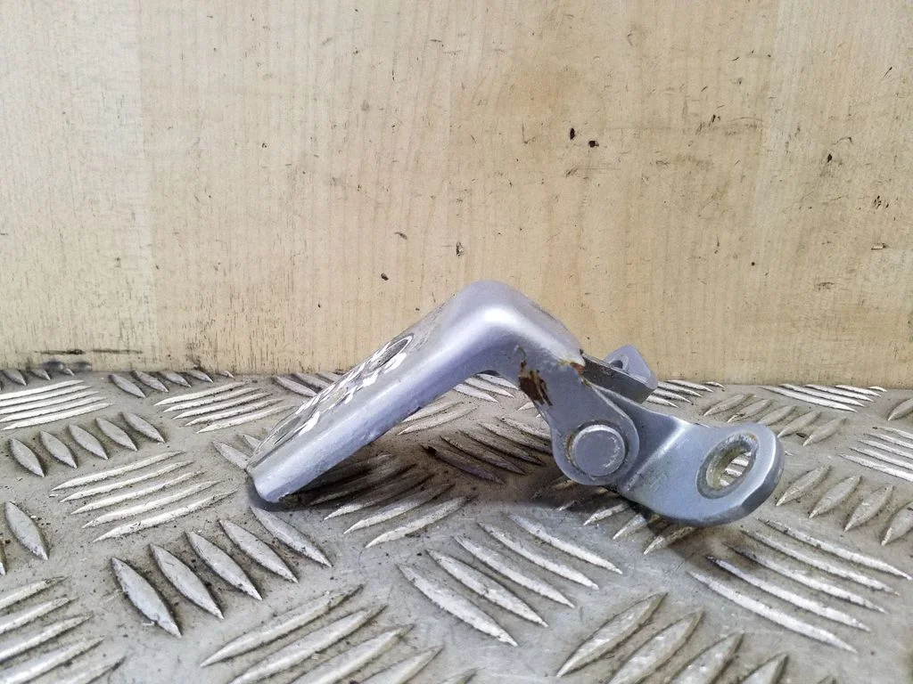 Rear door lower hinge – right