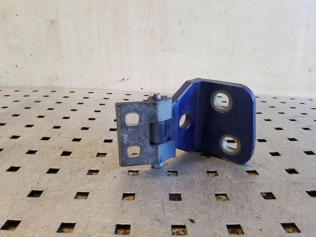 Rear door lower hinge 3402821