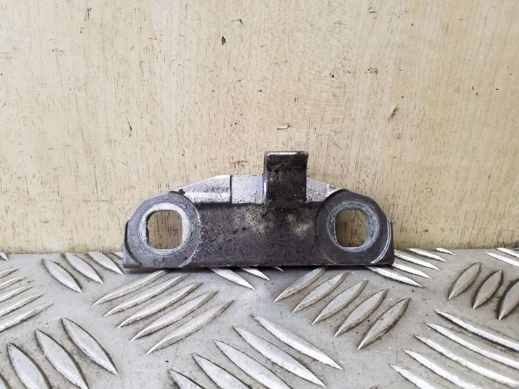 Tagaukse alumine hing – Volvo S80 (2007-2013), parem