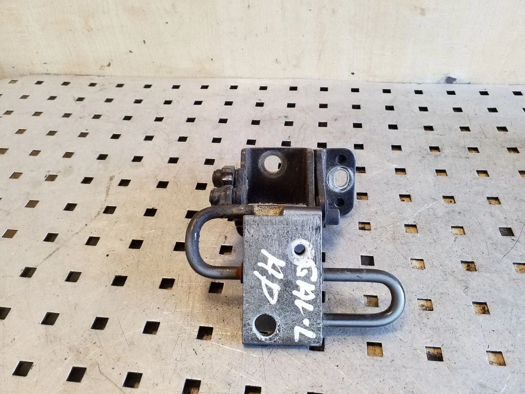 Rear door lower hinge – Audi Q7 4L (2005-2015)