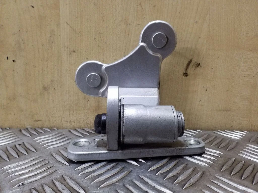 Rear door lower hinge – right