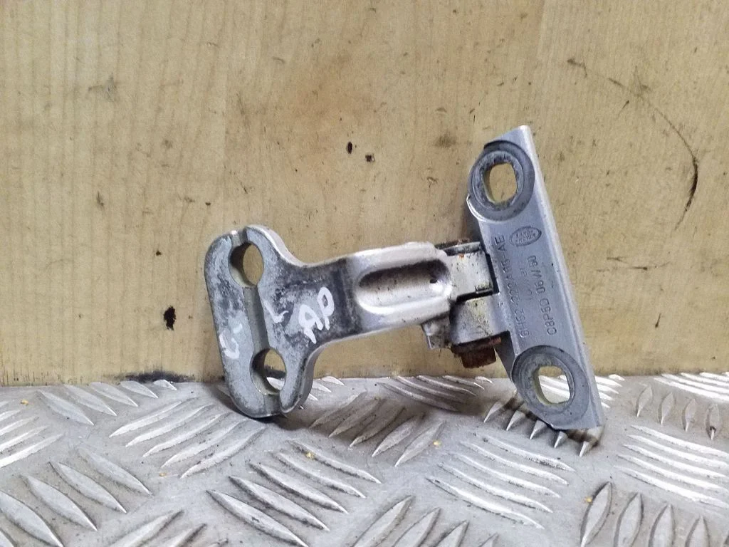 Tagaukse alumine hing 6H52228A65AE