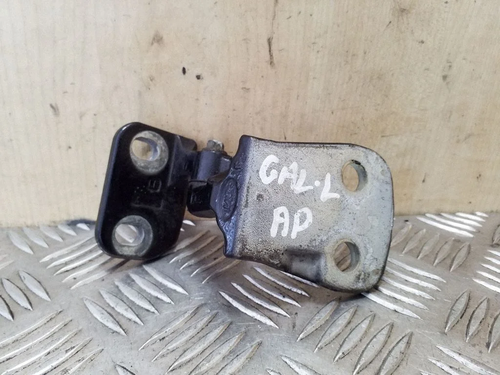 Tagaukse alumine hing BDB780072