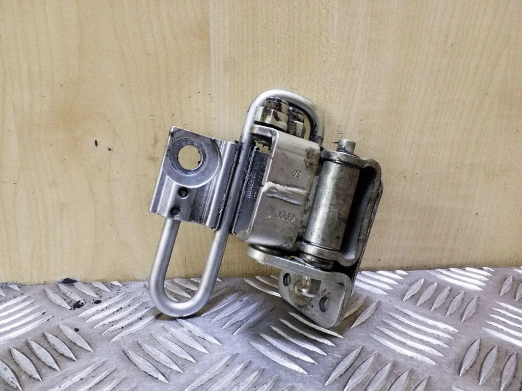 Rear door lower hinge 4B0833412D