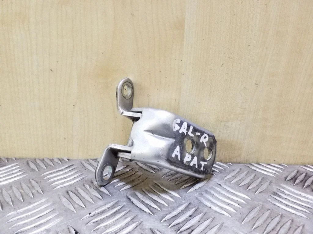 Rear door lower hinge – right
