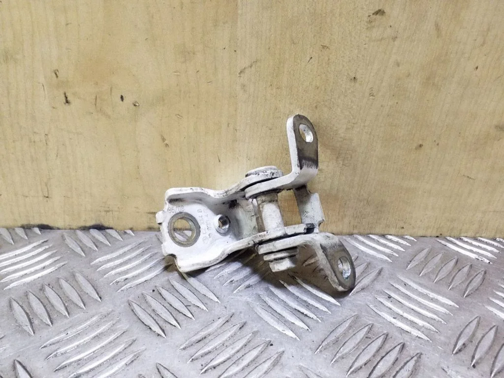 Rear door lower hinge 5J0833412