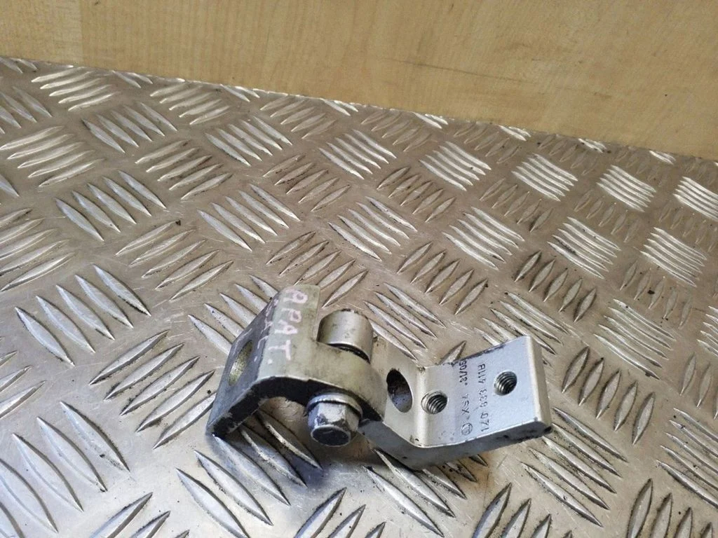 Zawias dolny drzwi tylnych 1Z0833411B