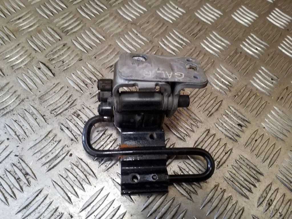 Rear door lower hinge 4E0833412C – Audi A8 S8 D3 4E (2002-2009)