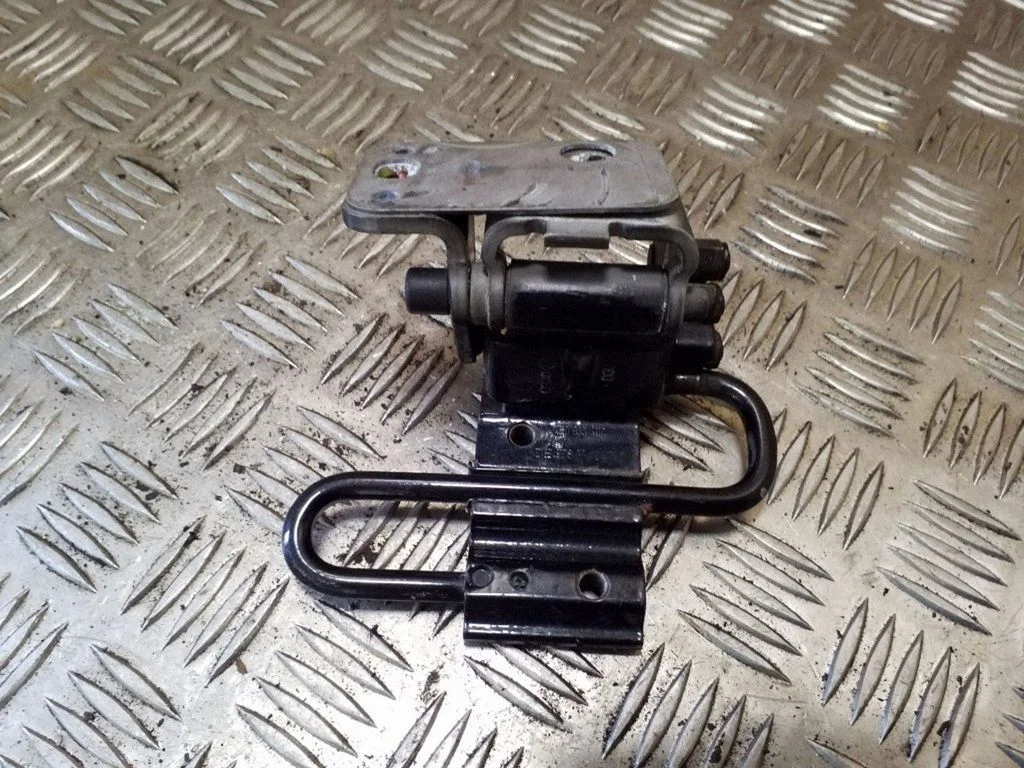 Rear door lower hinge 4E0833411C – Audi A8 S8 D3 4E (2002-2009)