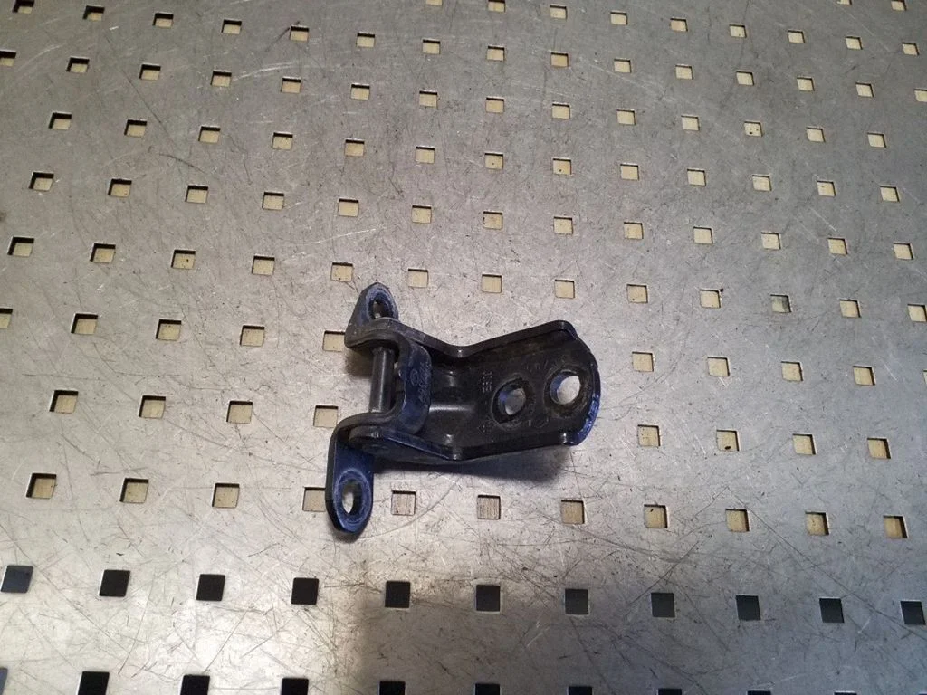 Rear door lower hinge – left