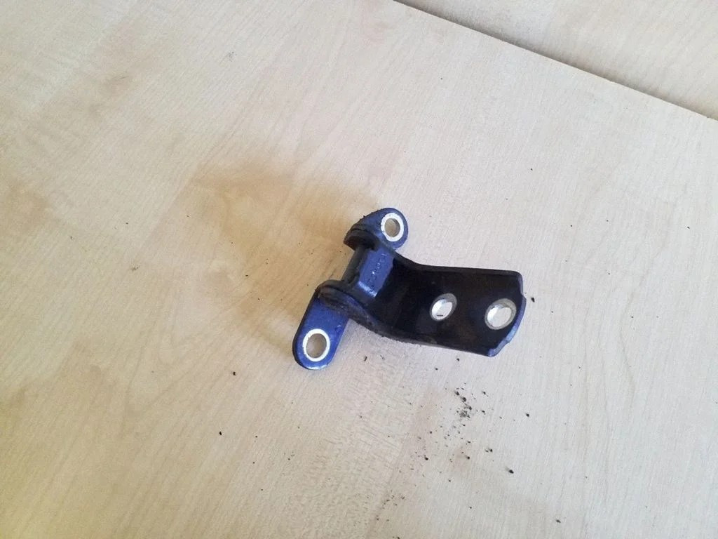 Rear door lower hinge – left